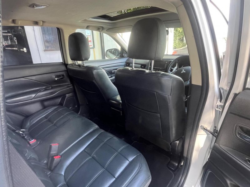 MITSUBISHI OUTLANDER