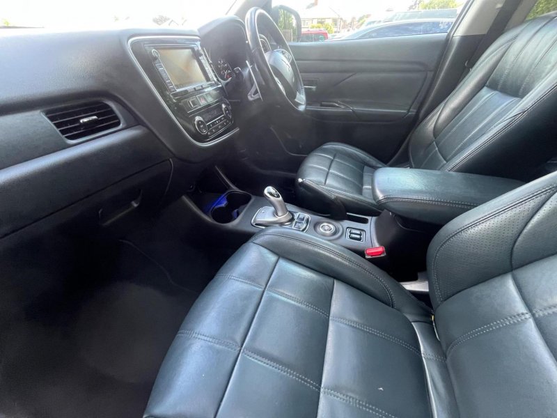 MITSUBISHI OUTLANDER