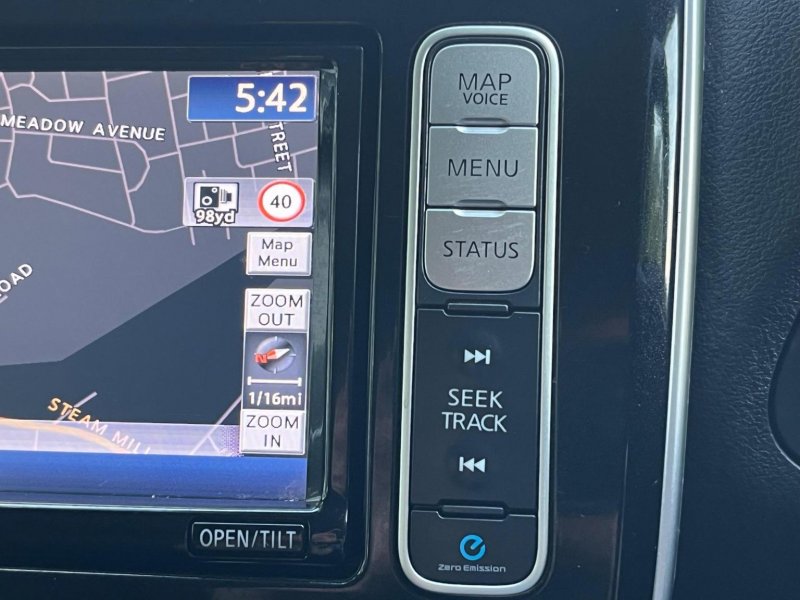 NISSAN LEAF